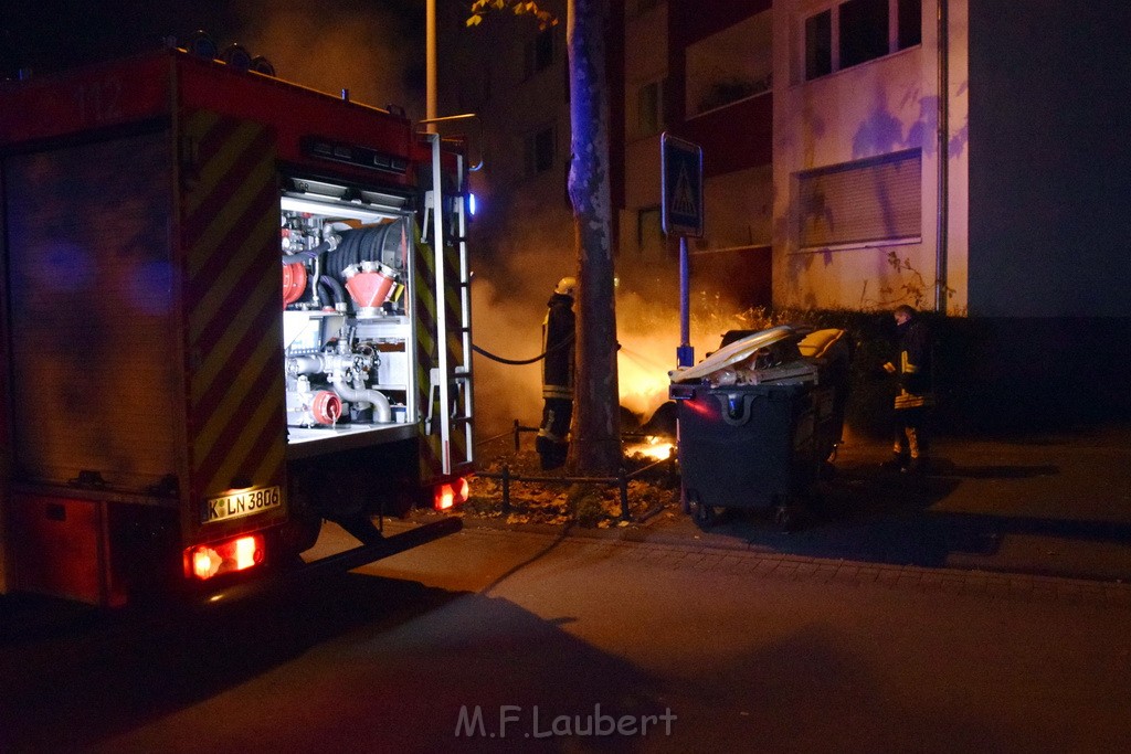 Mehrere Muell Sperrmuellbraende Köln Vingst Ansbacherstr P60.JPG - Miklos Laubert